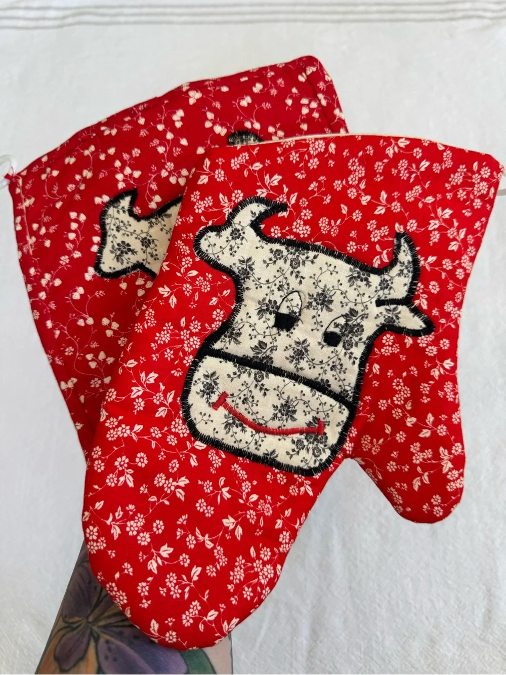 Handmade 2 Piece Vintage-Style Potholder and Oven Mitt. Great Condition!